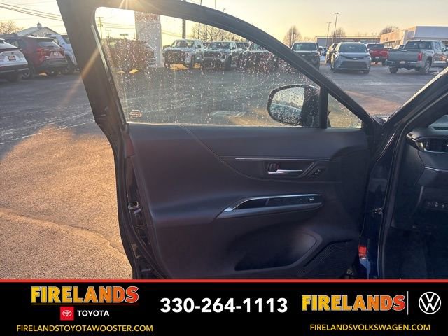 Used 2023 Toyota Venza Limited image 9