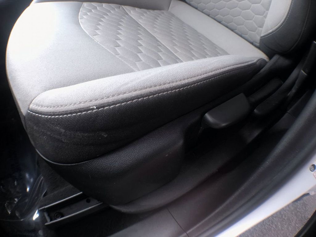 Used 2021 Chevrolet Equinox LS image 13