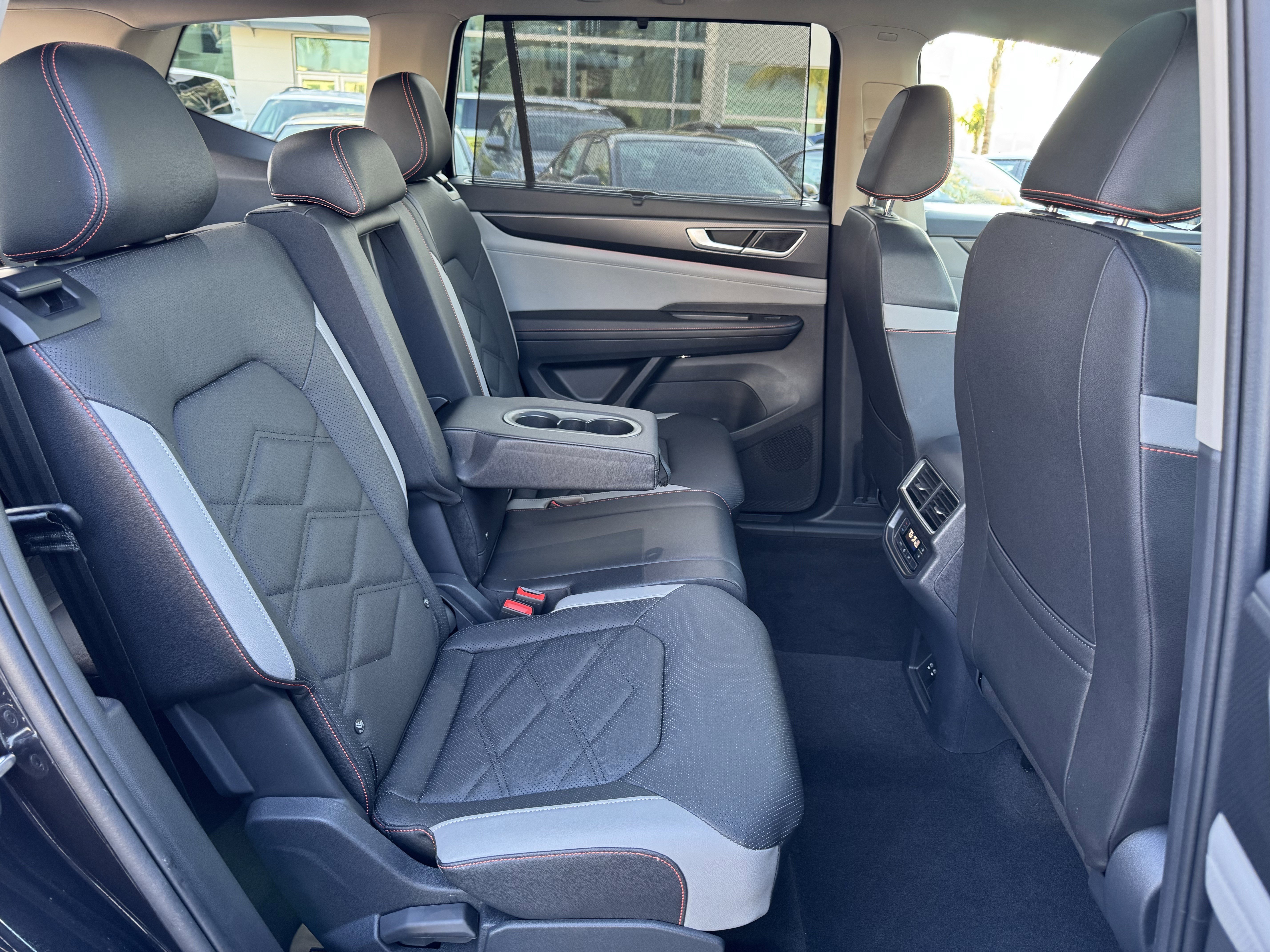 Certified 2025 Volkswagen Atlas Peak Edition SE AWD/4WD image 38