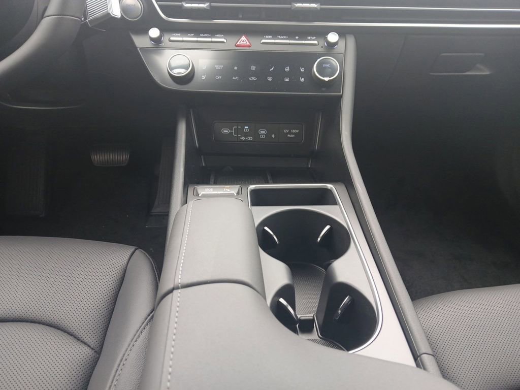 New 2025 Hyundai Sonata Limited image 11