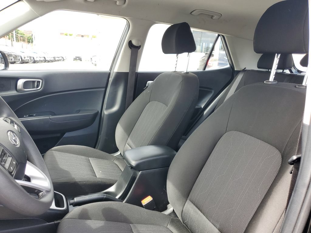 Used 2026 Hyundai Venue SE FWD image 13