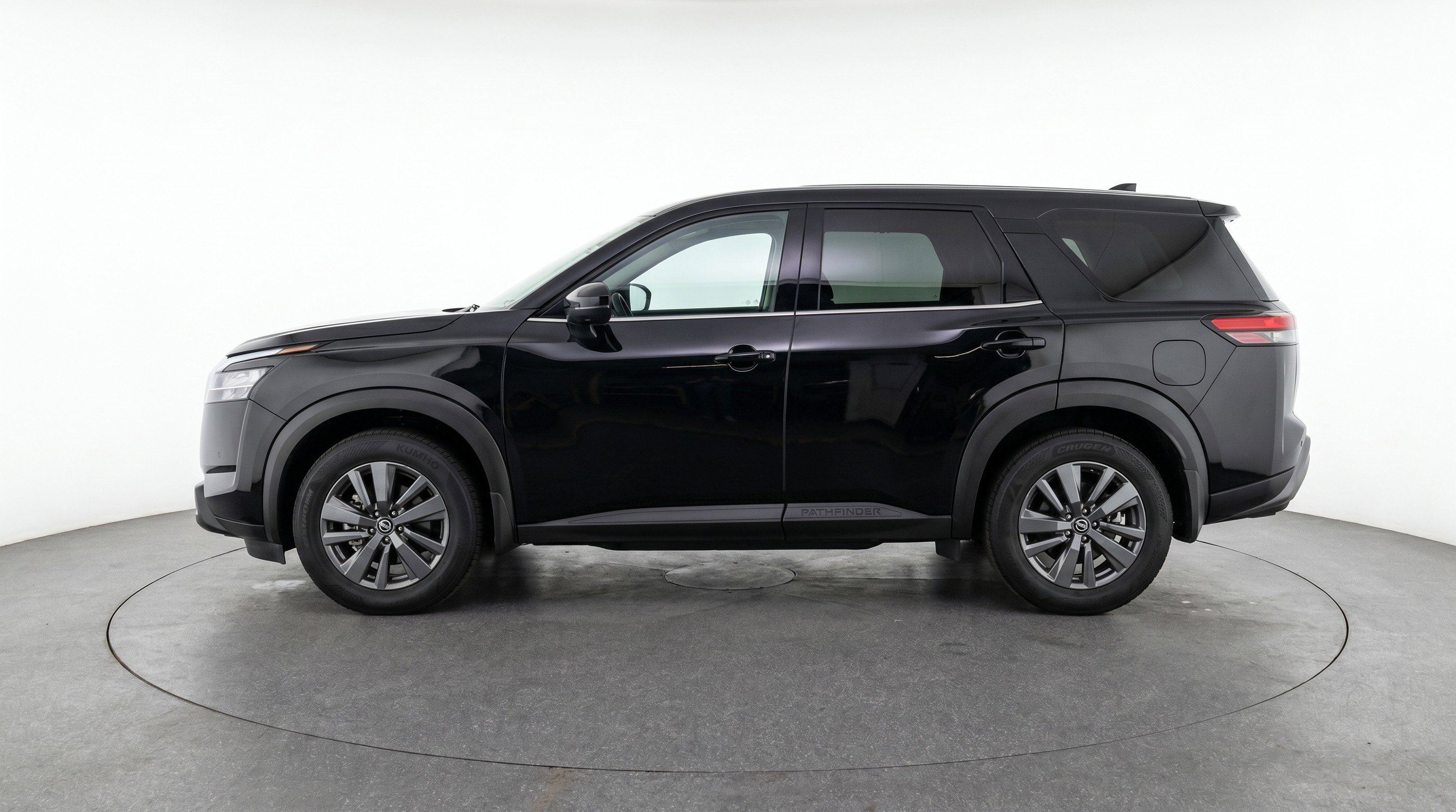 Used 2025 Nissan Pathfinder SV image 5