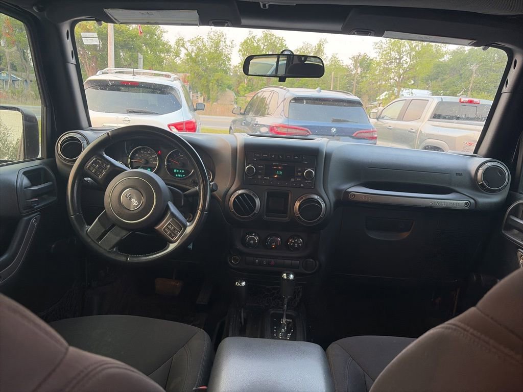 Used 2018 Jeep Wrangler Unlimited Sport w/ Connectivity Group AWD/4WD image 14