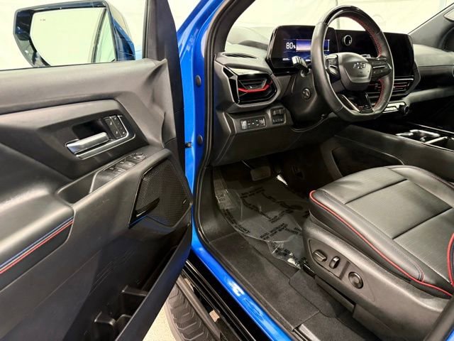 Used 2025 Chevrolet Silverado EV RST AWD/4WD image 32
