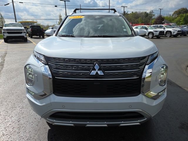Used 2023 Mitsubishi Outlander SEL AWD/4WD image 2