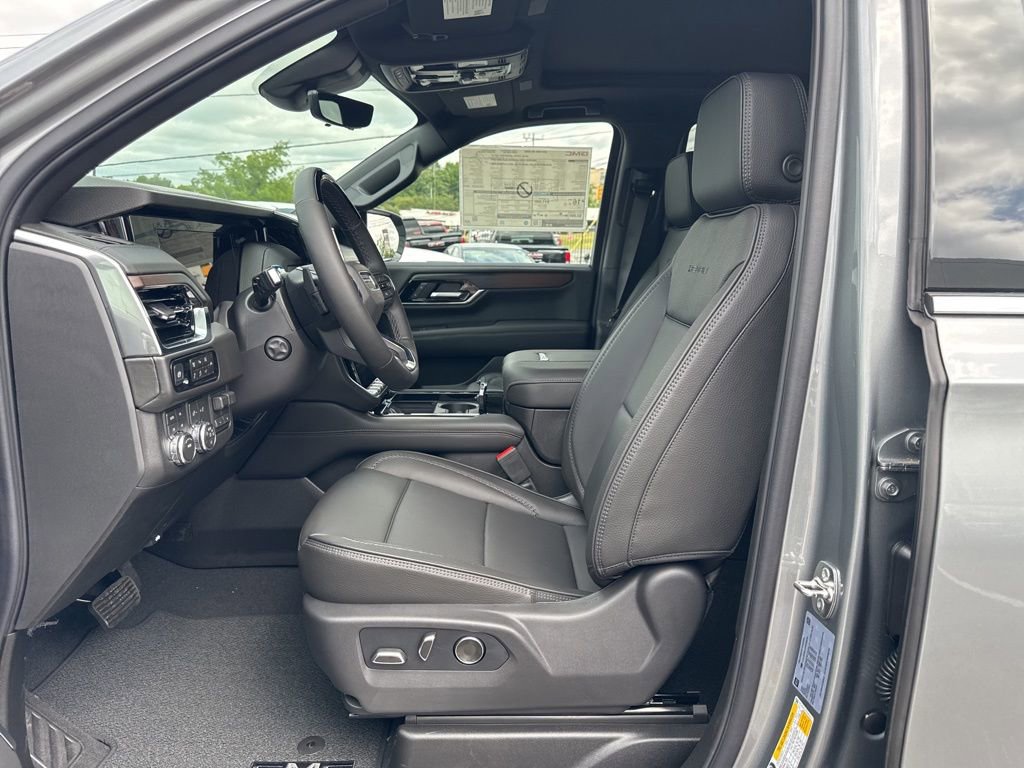 New 2026 GMC Yukon Denali w/ Denali Reserve Package AWD/4WD image 15