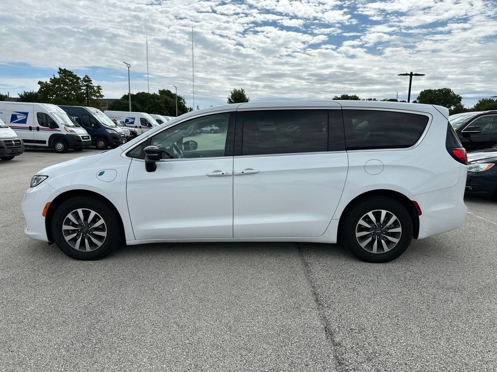 Used 2024 Chrysler Pacifica Limited FWD image 10