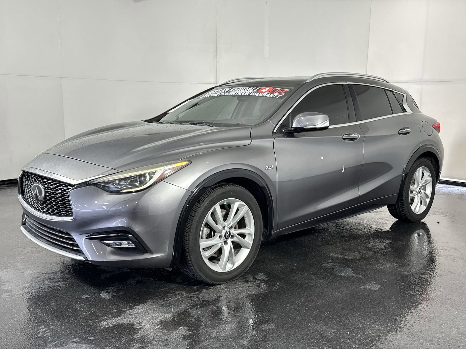 Used 2018 INFINITI QX30 image 4