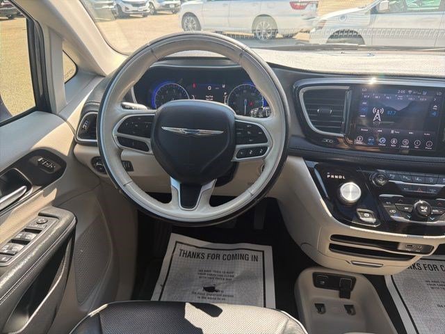 Used 2019 Chrysler Pacifica Limited w/ Tire & Wheel Group FWD image 20