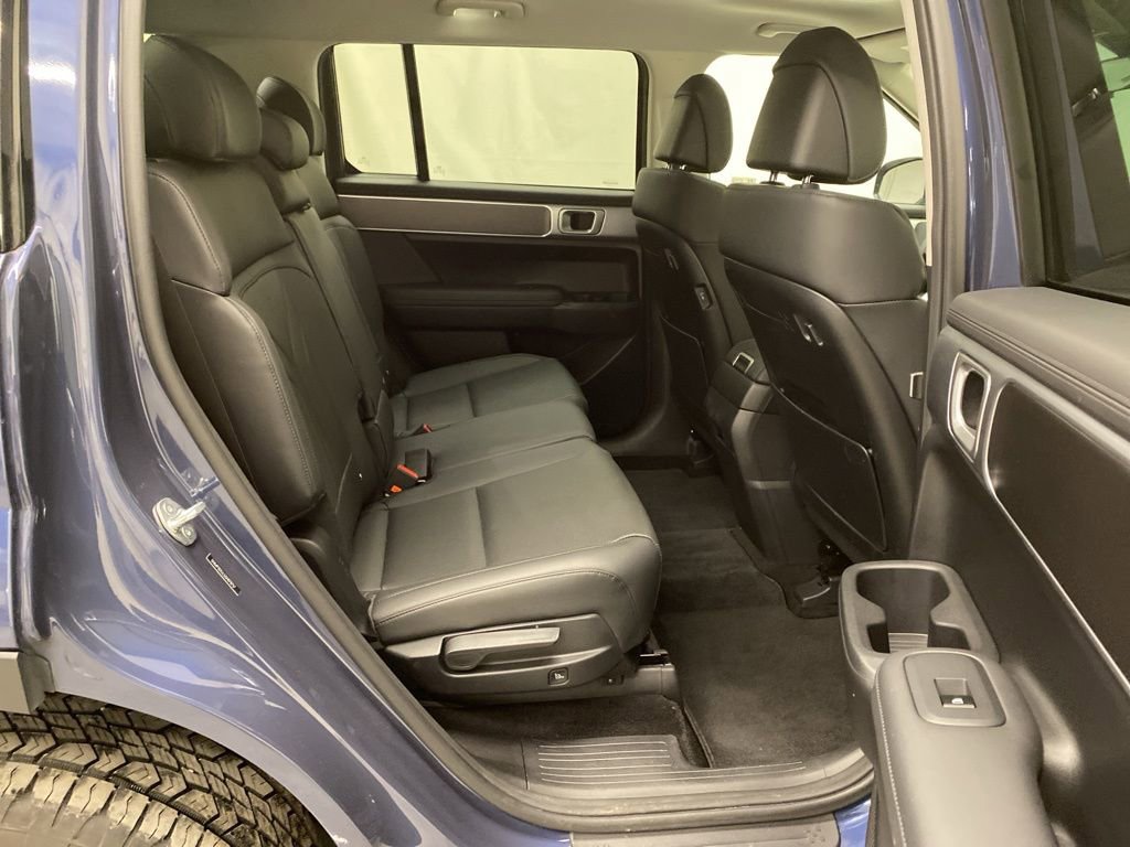 Used 2025 Hyundai Santa Fe XRT image 17