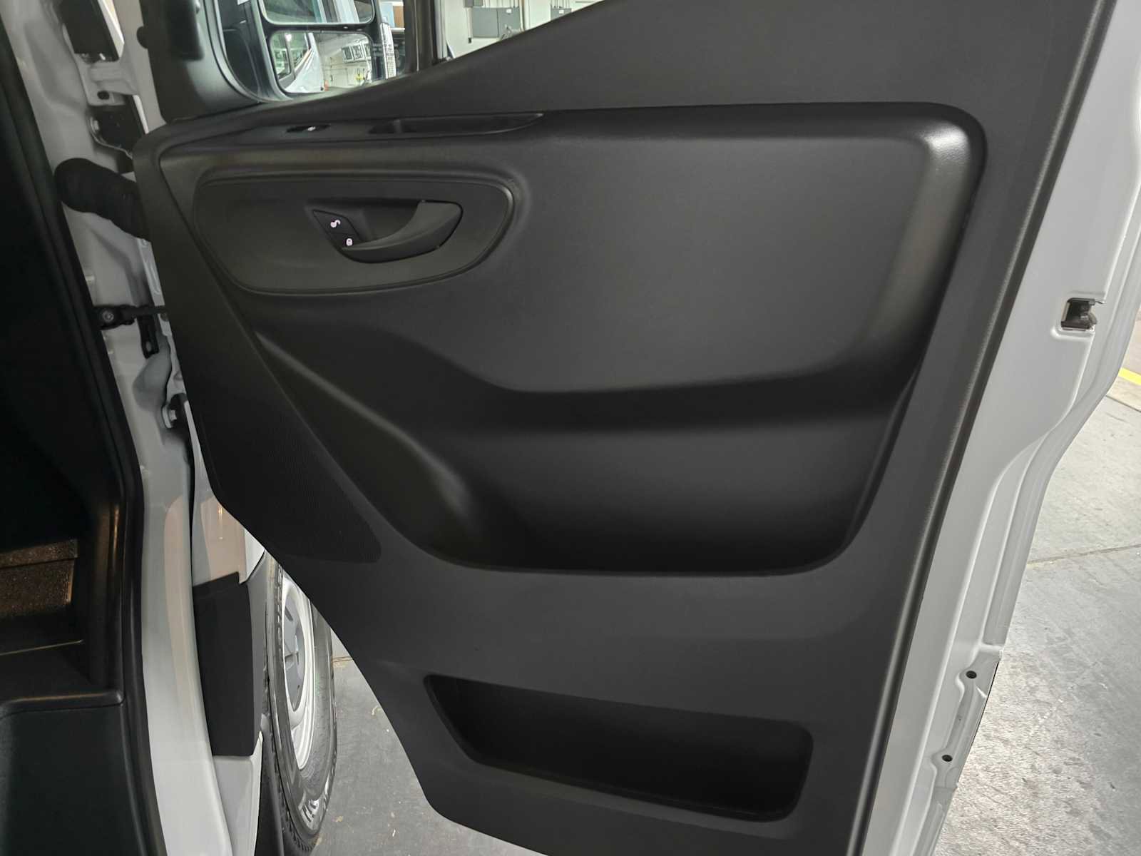 Used 2025 Mercedes-Benz Sprinter 2500 image 14