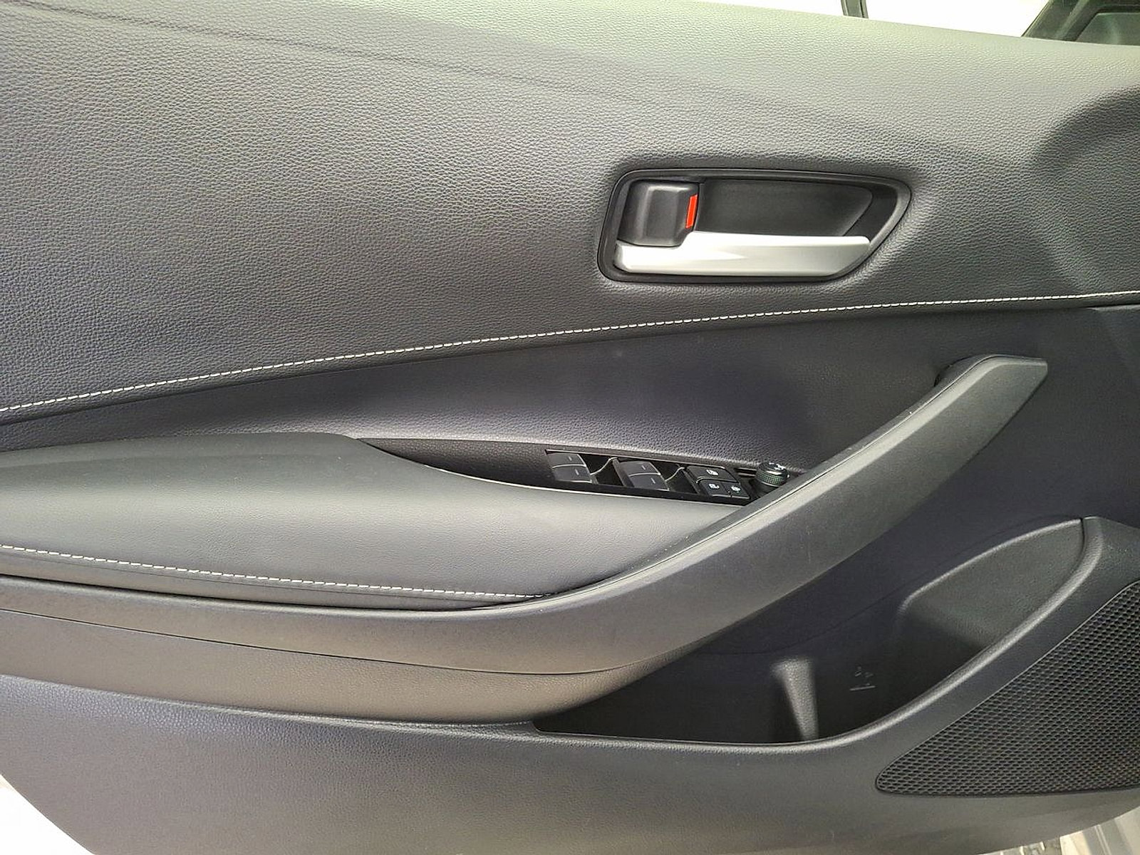 Certified 2024 Toyota Corolla SE FWD image 10