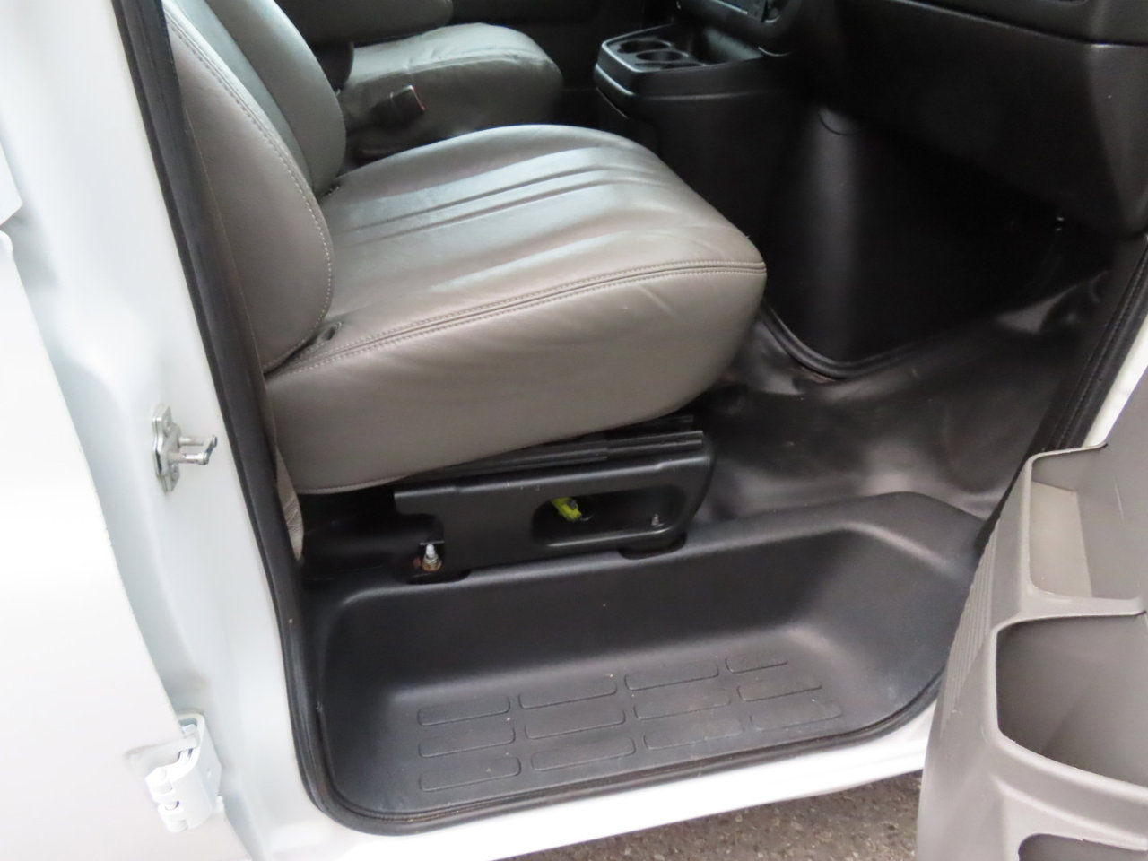 Used 2013 Chevrolet Express 1500 image 22