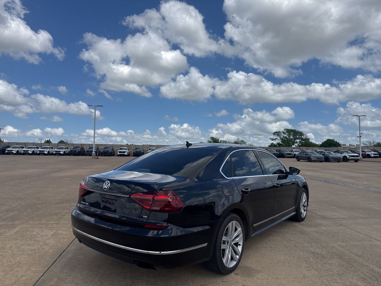 Used 2018 Volkswagen Passat 3.6 SEL Premium image 21