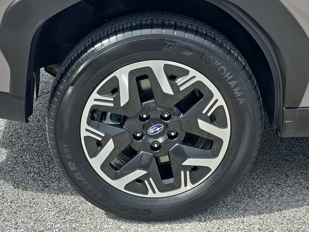 Certified 2025 Subaru Forester Premium AWD/4WD image 8