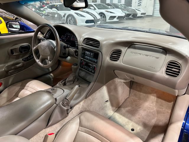Used 2004 Chevrolet Corvette Coupe w/ Preferred Equipment Group RWD image 9