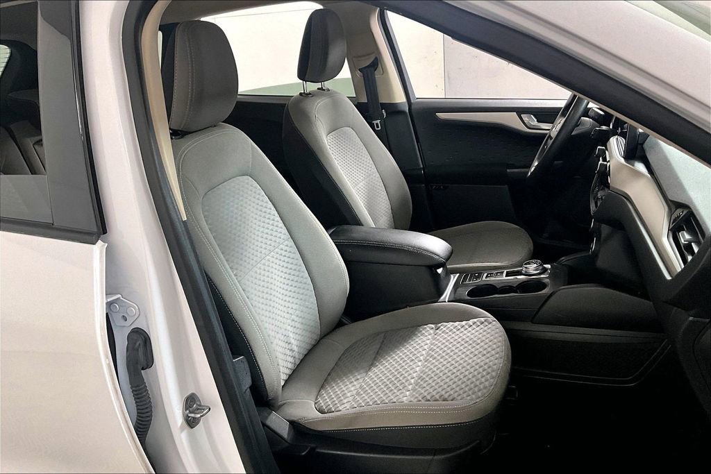 Used 2020 Ford Escape SE image 7