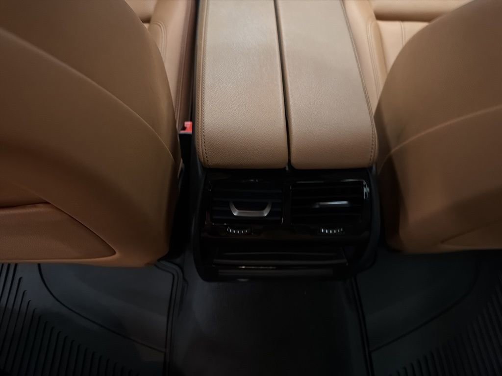 Used 2021 BMW 540i w/ Premium Package image 24