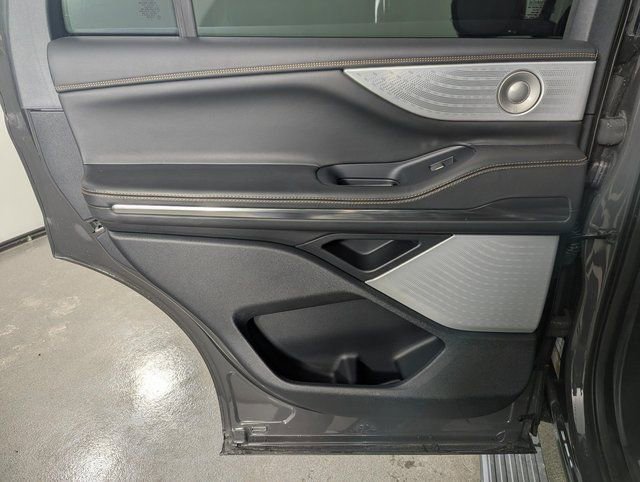 Used 2025 Lincoln Navigator Black Label image 18