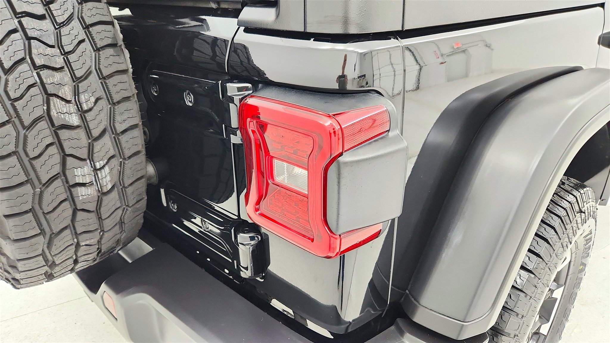 Used 2024 Jeep Wrangler Unlimited Rubicon 4xe image 15