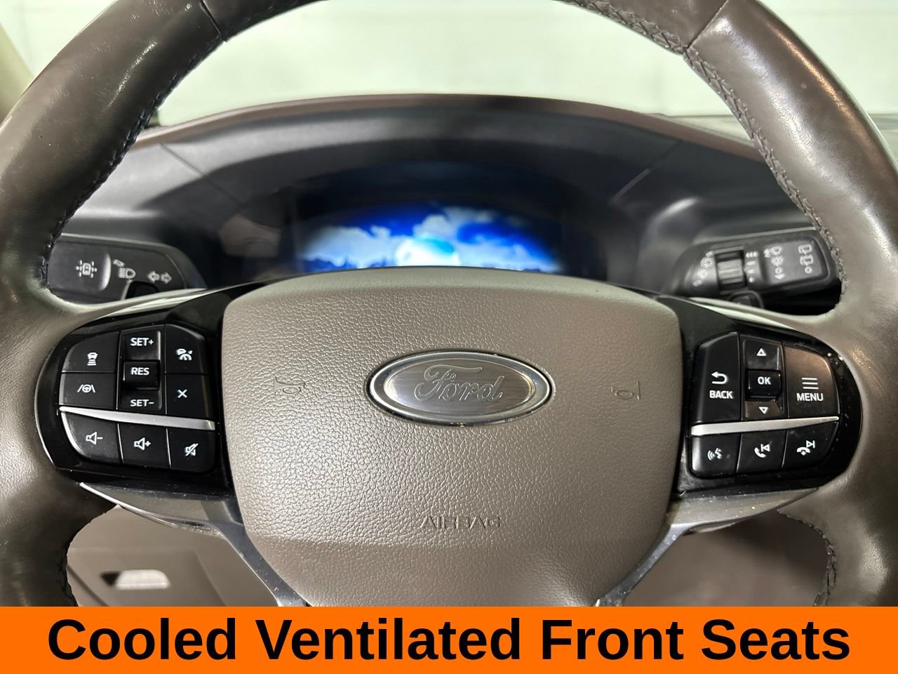 Used 2021 Ford Explorer Platinum w/ Equipment Group 601A AWD/4WD image 18