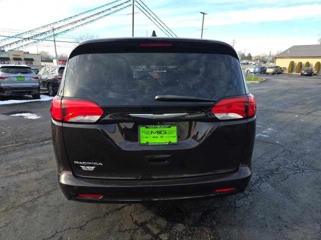 Used 2017 Chrysler Pacifica Touring image 5