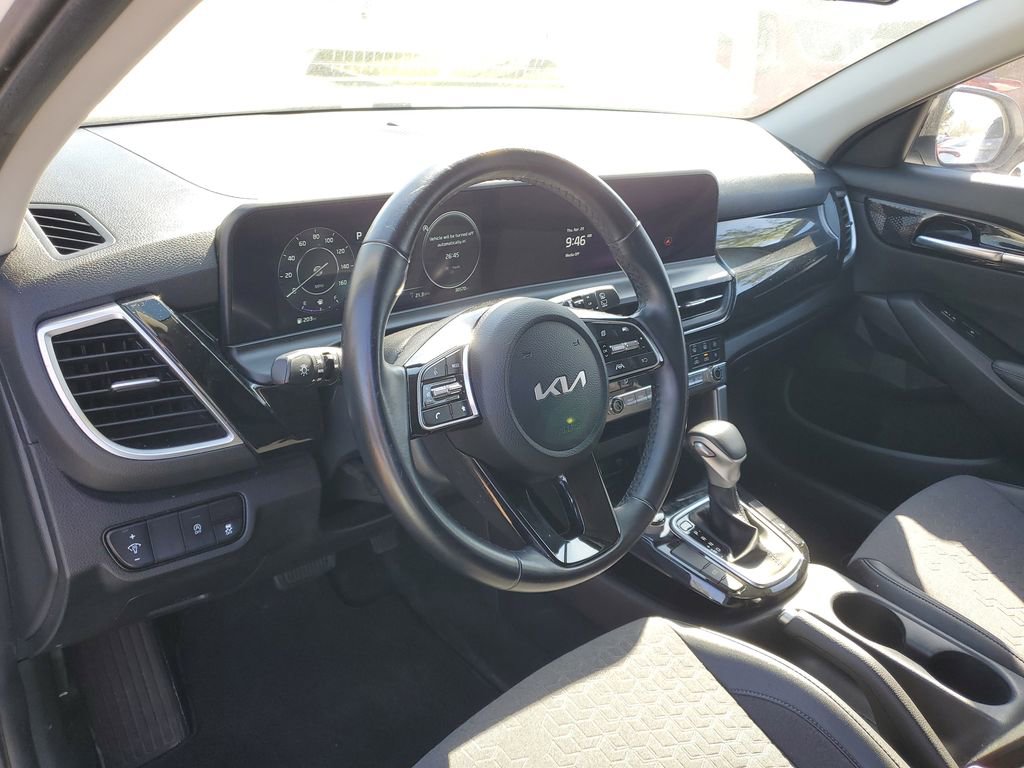 Used 2024 Kia Seltos S image 11
