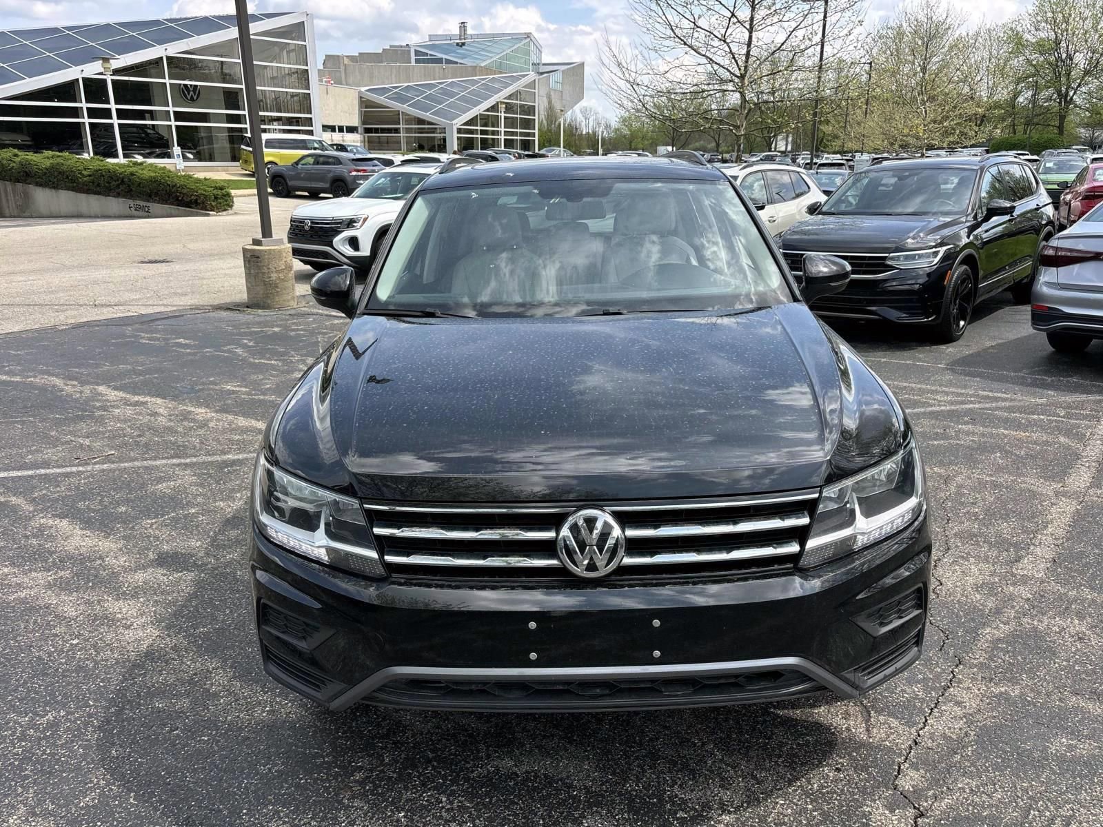 Used 2019 Volkswagen Tiguan SE w/ Panoramic Sunroof Package AWD/4WD image 2