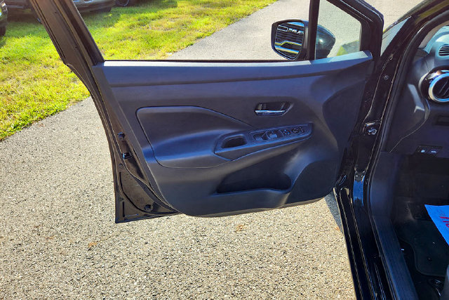 Used 2025 Nissan Versa SV FWD image 16