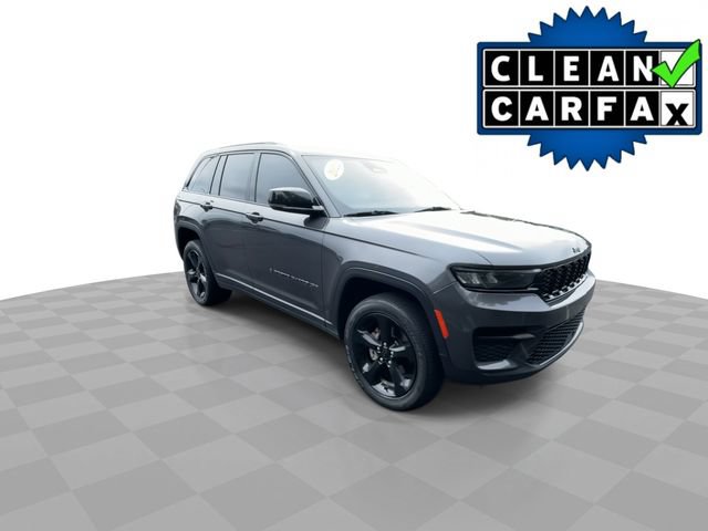 Used 2022 Jeep Grand Cherokee Altitude AWD/4WD image 2