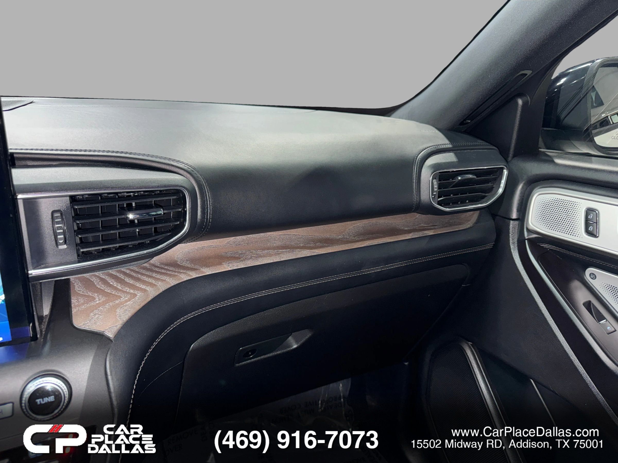 Used 2020 Ford Explorer Platinum w/ Premium Technology Package AWD/4WD image 39