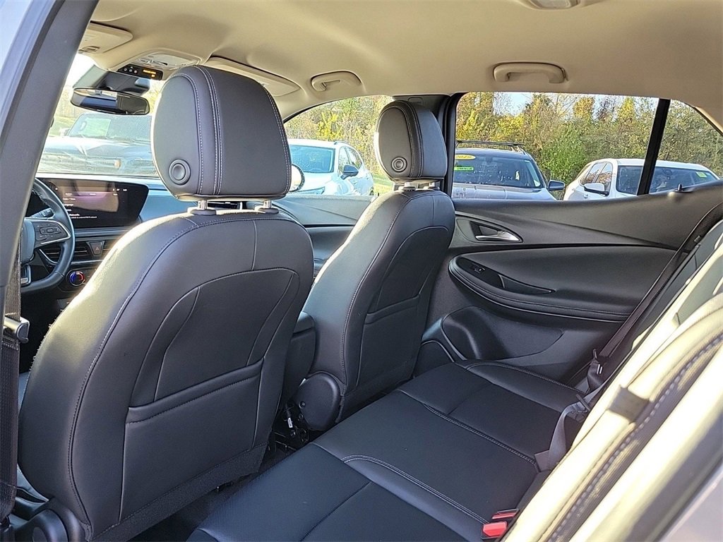 Used 2024 Buick Encore GX Sport Touring image 12