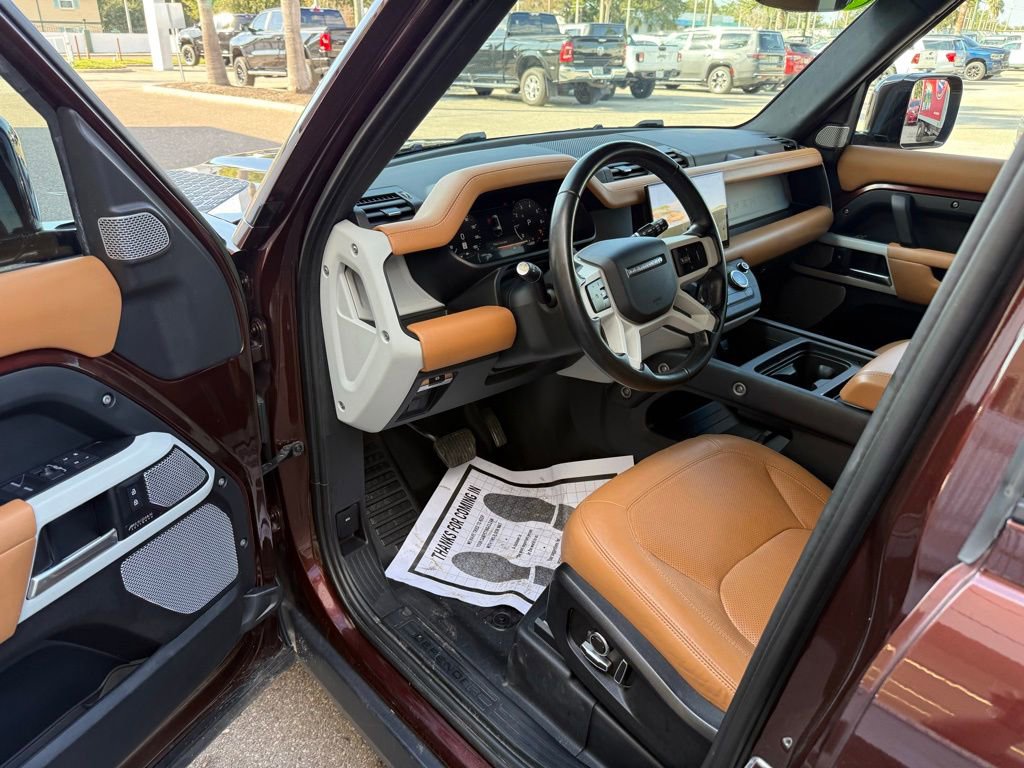 Used 2023 Land Rover Defender 130 SE image 15