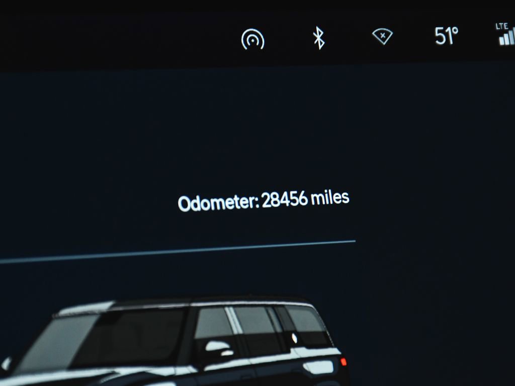 Used 2025 Rivian R1S Adventure image 24