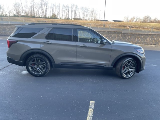 New 2026 Ford Explorer ST-Line w/ ST-Line Street Pack image 17