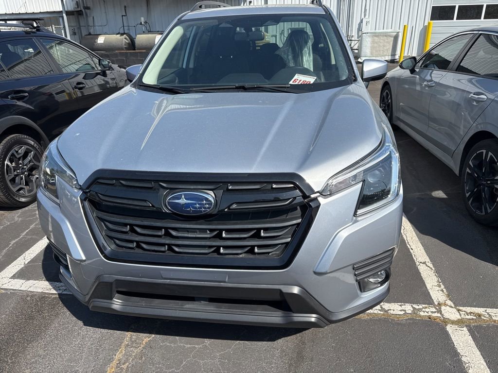 Used 2022 Subaru Forester Premium AWD/4WD image 2