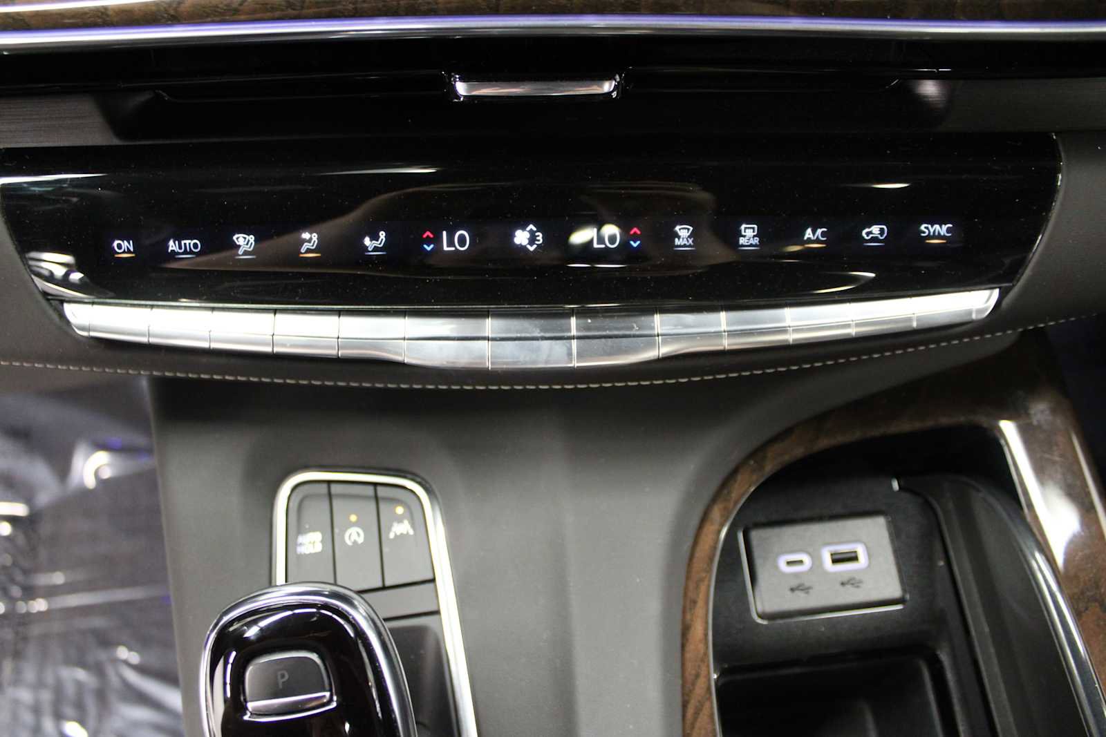 Certified 2024 Cadillac Escalade ESV Sport Platinum w/ LPO, ONYX Package image 47