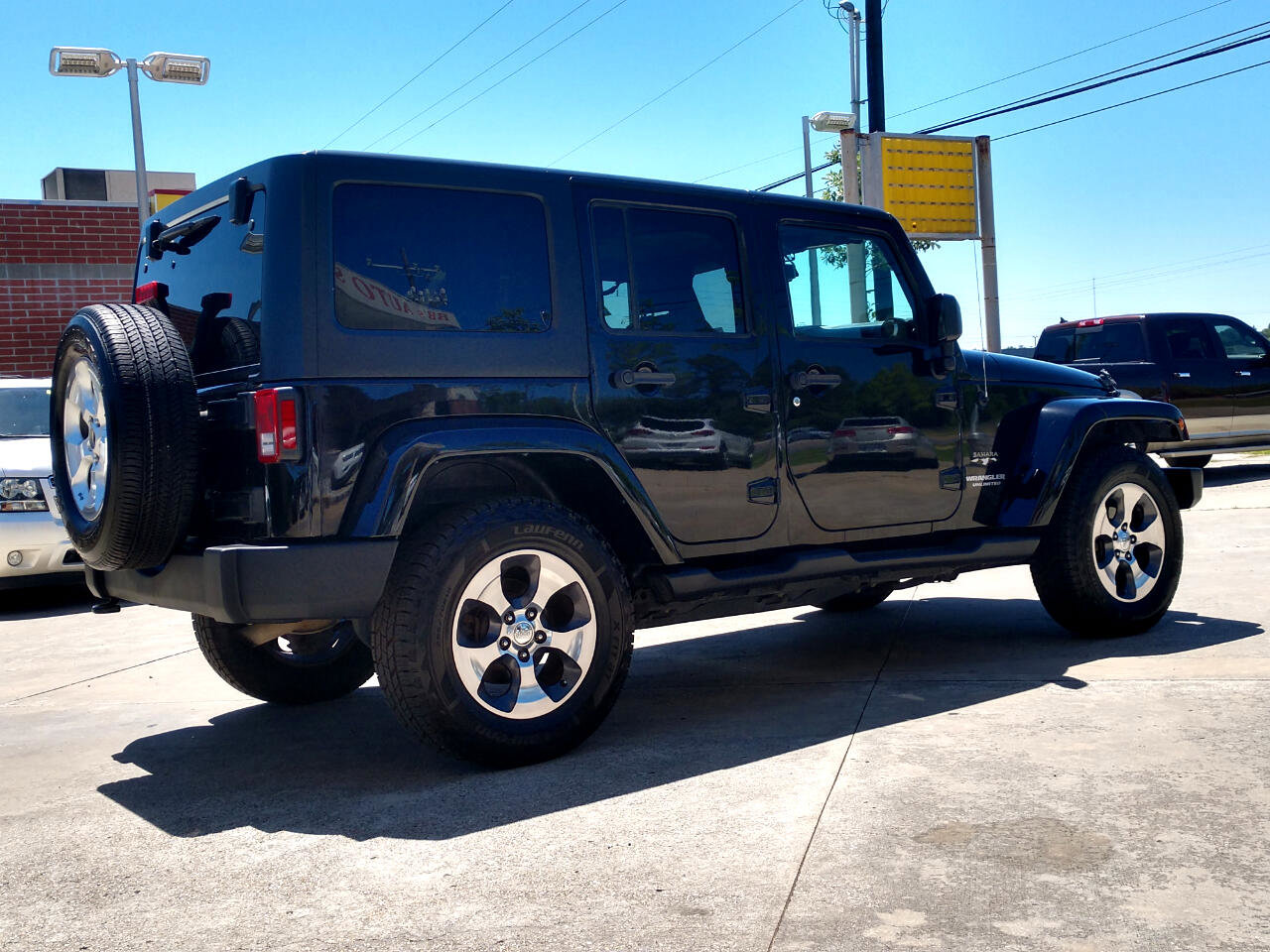 Used 2016 Jeep Wrangler Unlimited Sahara image 7