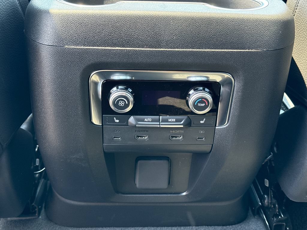 New 2026 GMC Yukon XL Denali w/ Denali Reserve Package AWD/4WD image 31