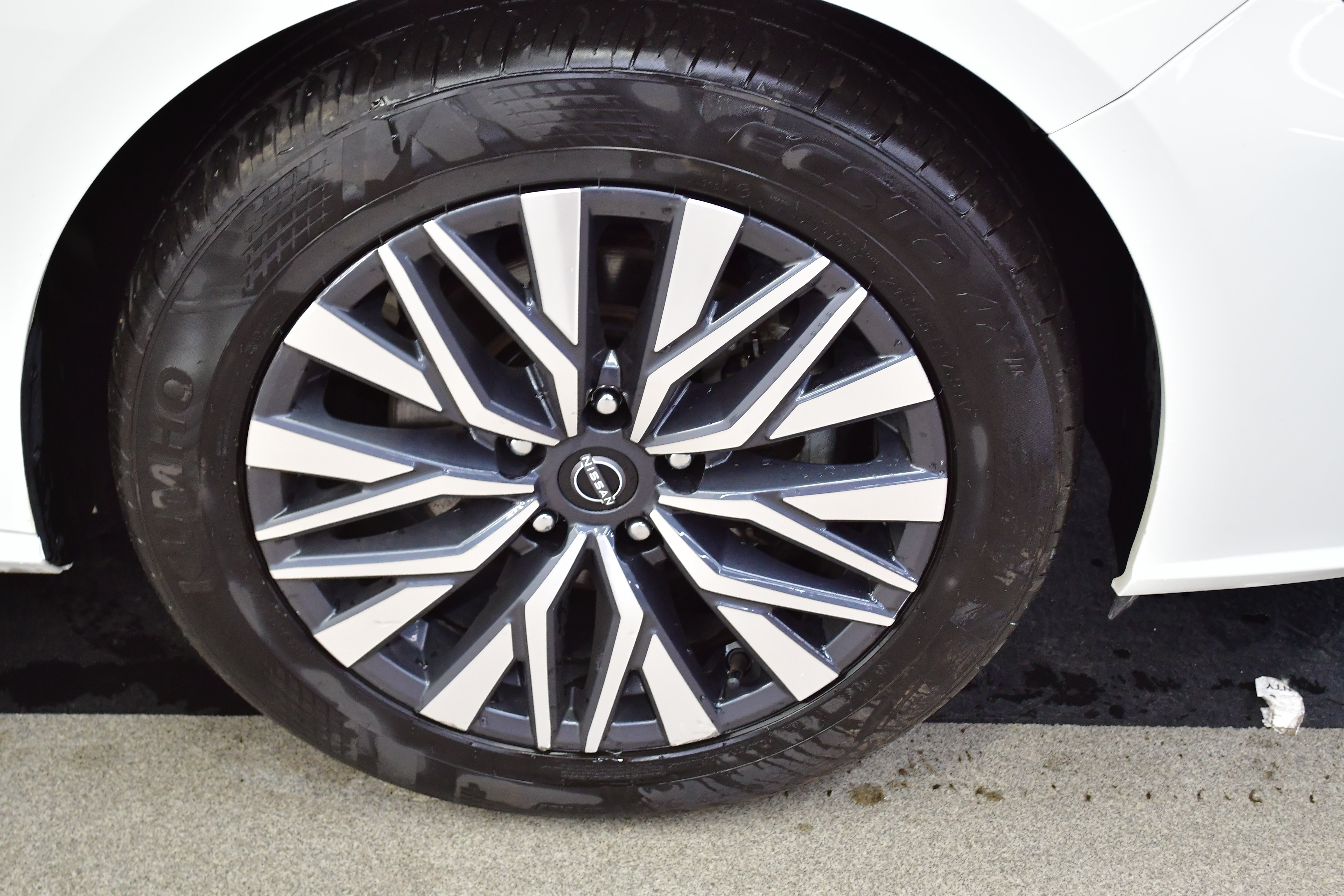 Used 2025 Nissan Altima 2.5 SV FWD image 37