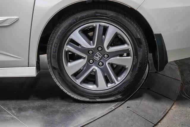 Used 2016 Honda Odyssey Touring Elite image 10
