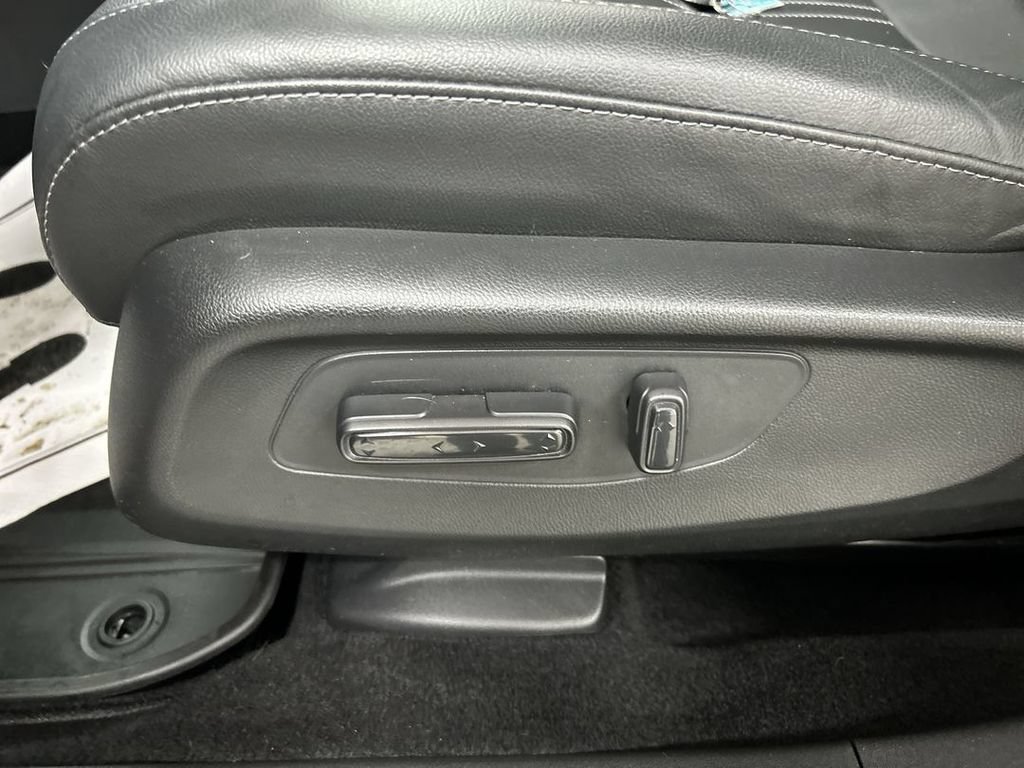 Used 2025 Honda HR-V EX-L image 10