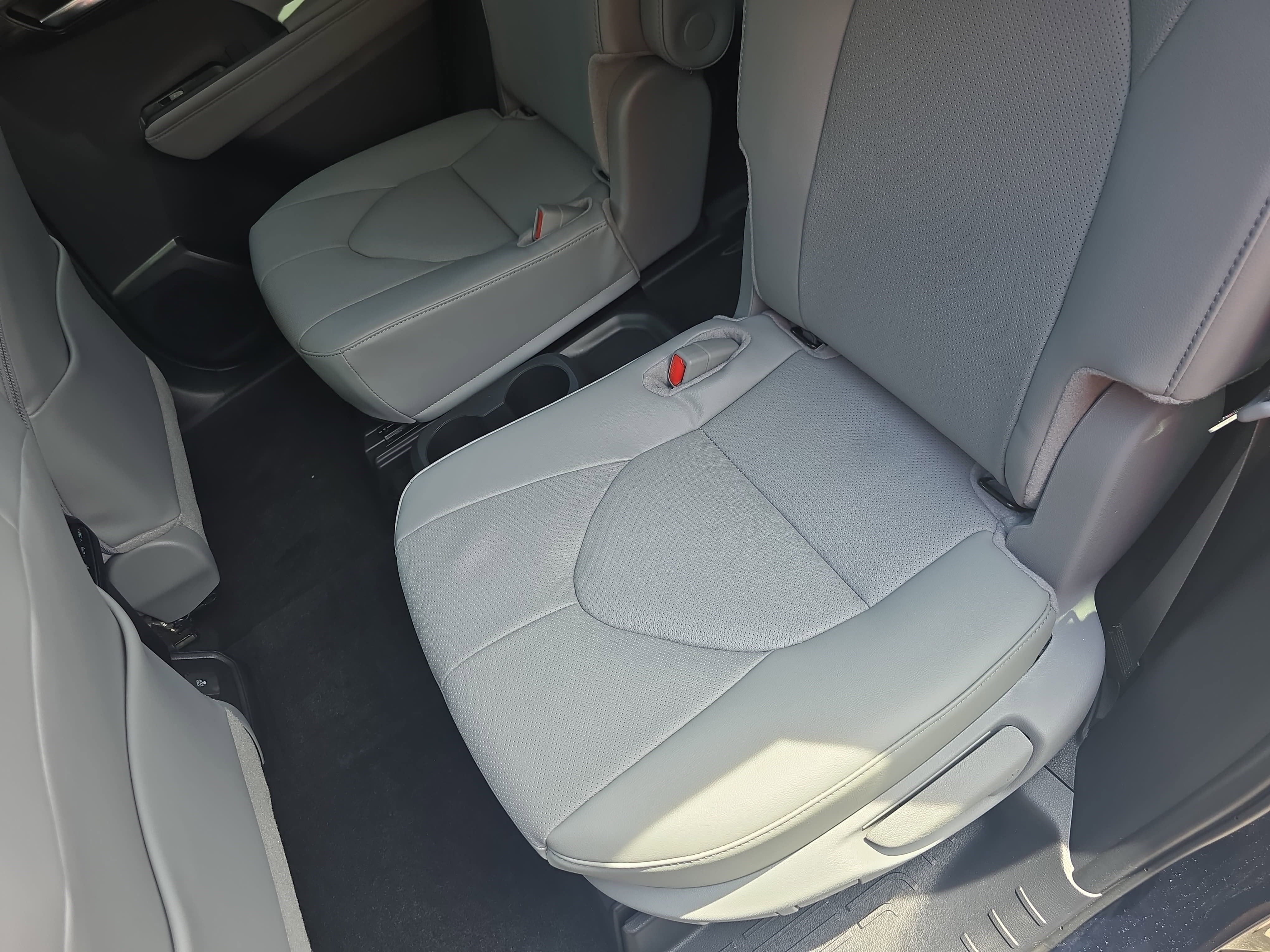 Used 2026 Toyota Highlander Limited AWD/4WD image 16