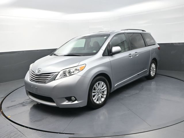 Used 2015 Toyota Sienna XLE w/ XLE Navigation Package image 3