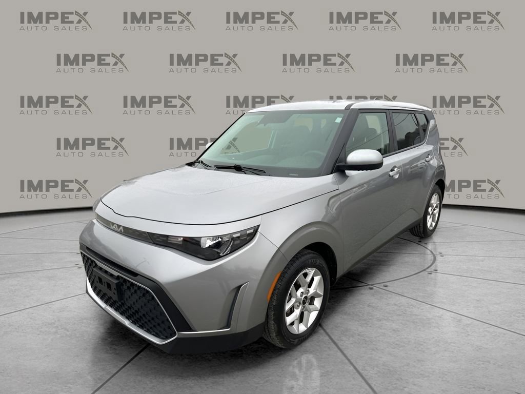 Used 2024 Kia Soul LX w/ Option Group 015 FWD image 1