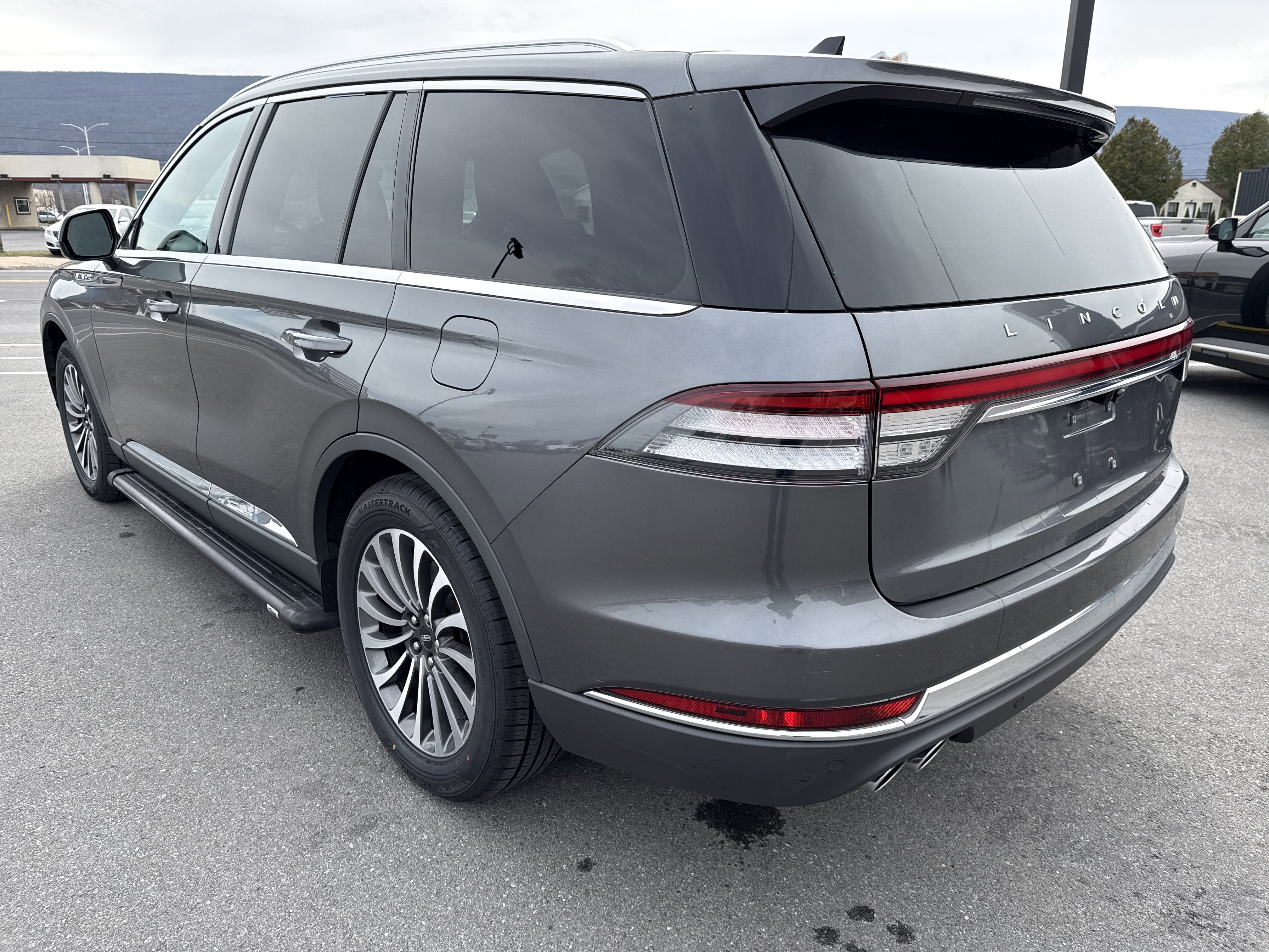 Used 2021 Lincoln Aviator Reserve w/ Elements Package Plus image 6