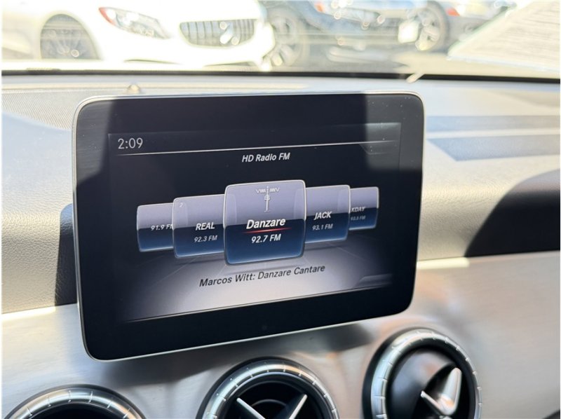 Used 2018 Mercedes-Benz CLA 250 image 40