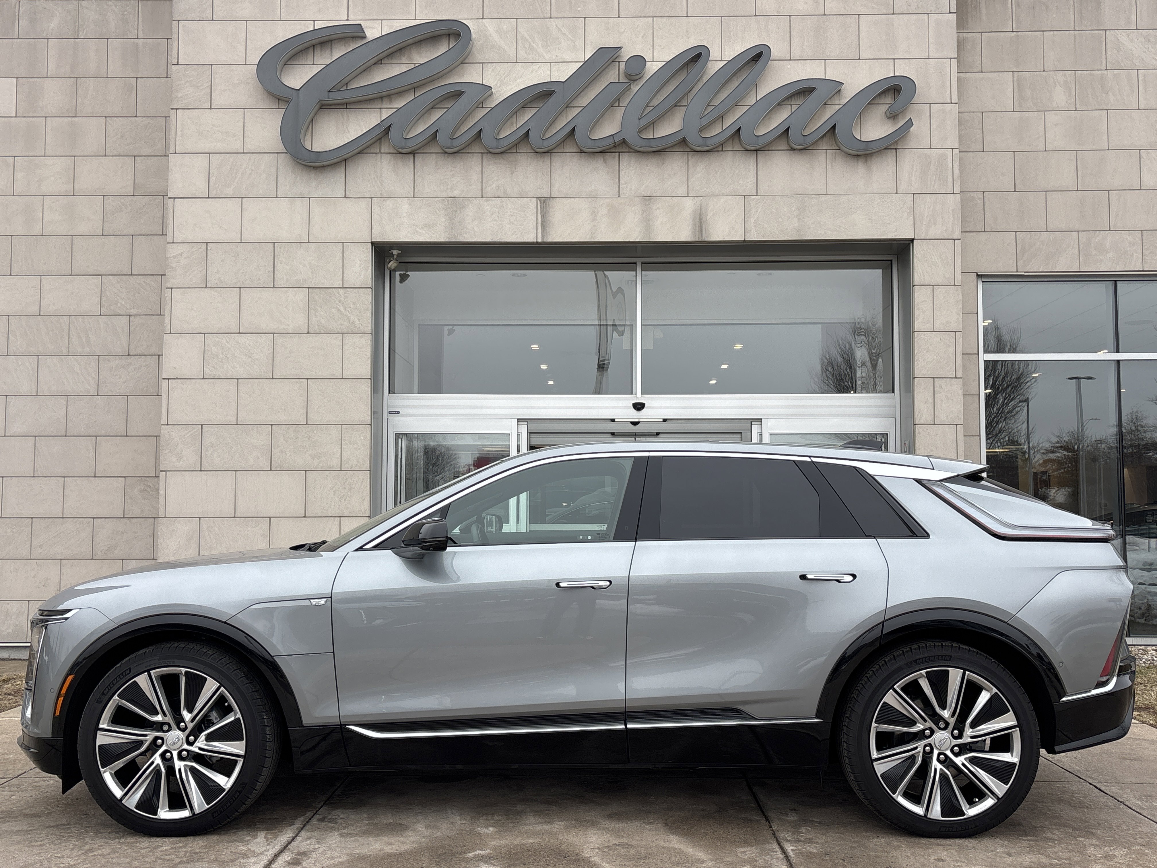 Used 2024 Cadillac Lyriq Luxury w/ LPO, Floor Liner Package image 10