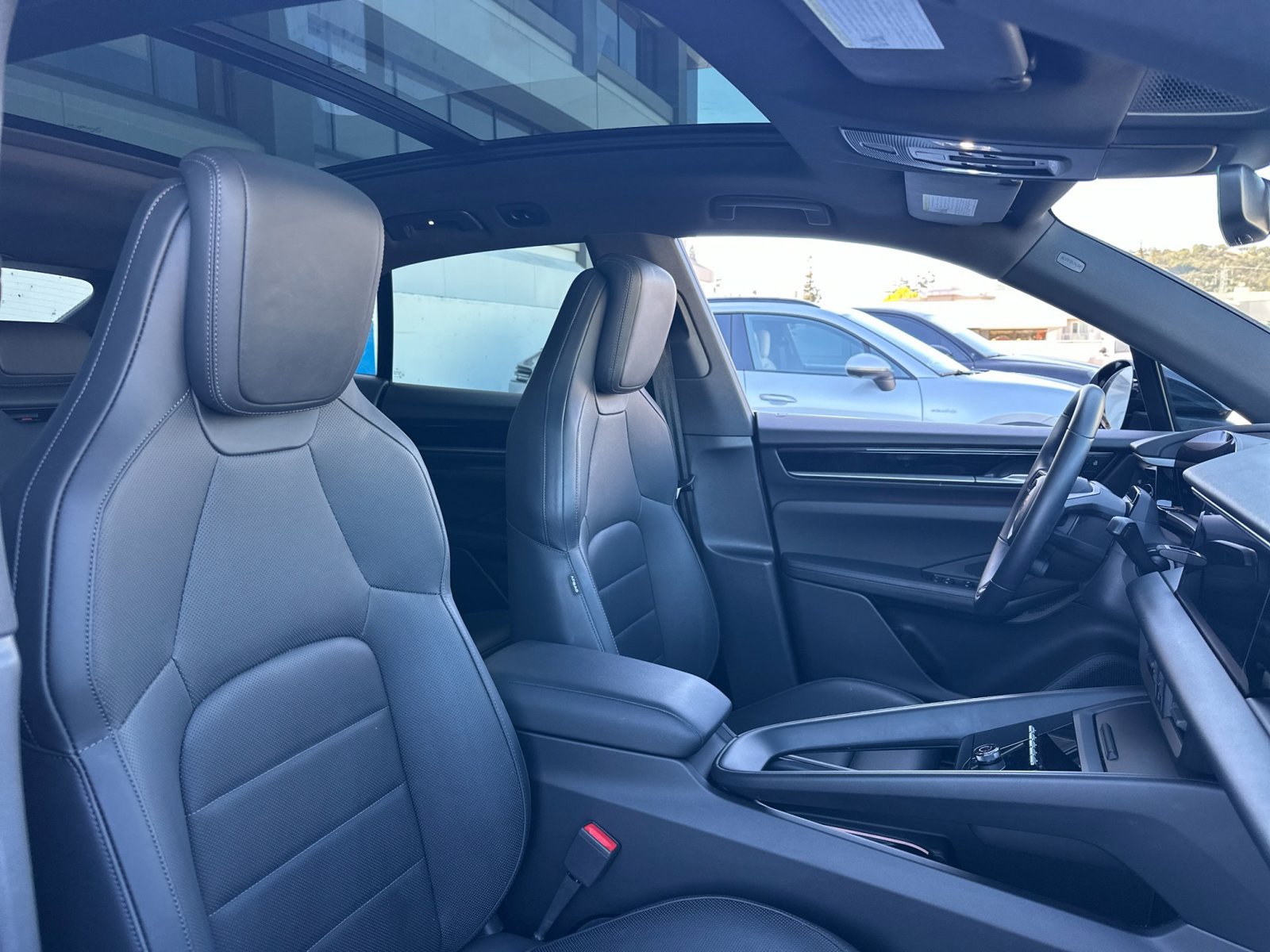 Certified 2026 Porsche Macan 4 Electric AWD/4WD image 28