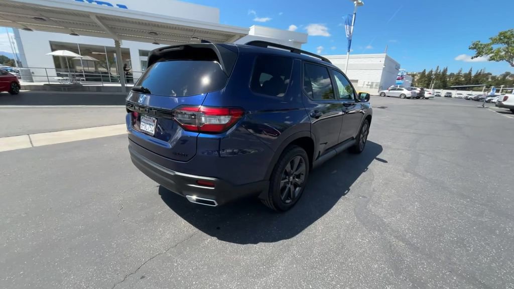 Used 2025 Honda Pilot Sport image 8